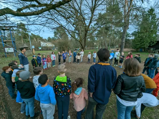 Die große Kinderschar bei der Begrüßung | Foto: Hannes Bremel
