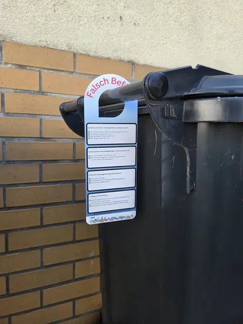 Türschilder bei Fehlbefüllung.  | Foto: EWF