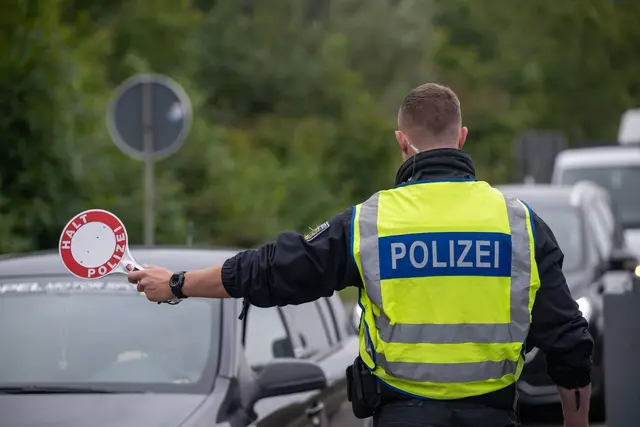 An den Grenzkontrollen gibt weiterhin Kritik (Symbolbild)  | Foto: dpa