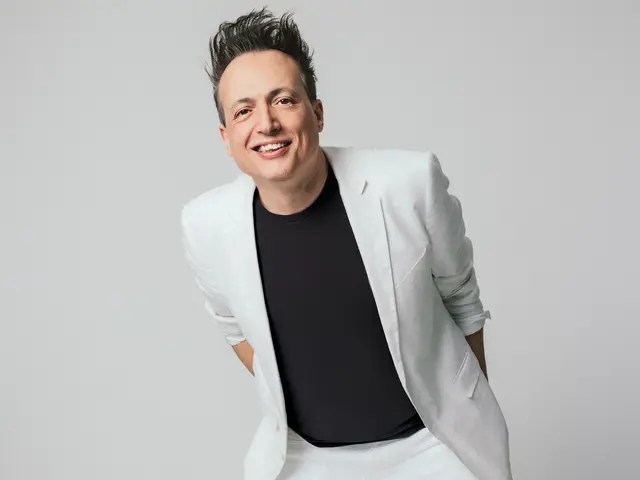 Olaf Bossi, preisgekrönter Comedian, Hit-Musiker („Das Modul“) und Familienmensch, nimmt Sie mit auf eine Reise durch die Kultjahre Ihrer Jugend und das verrückte Leben von heute. | Foto: Ramiro Simone