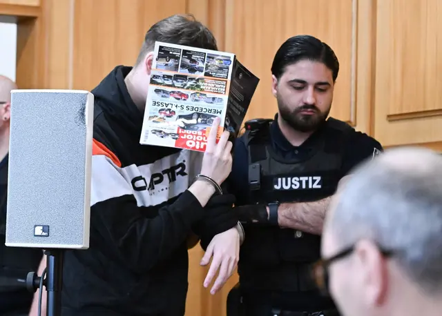 Der 18-Jährige soll den Jungen auf dem Parkplatz angefahren haben - mit Absicht? | Foto: dpa