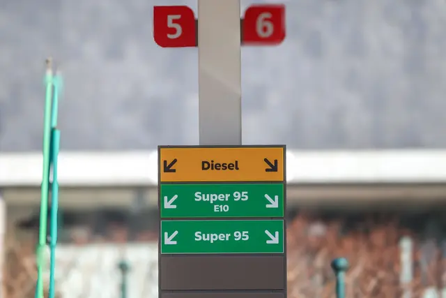 Berufspendler, Handwerksbetriebe und Landwirte leiden unter den hohen Spritpreisen. (Archivbild) | Foto: dpa