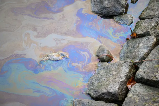 Ob ein Schaden für die Umwelt entstanden ist, ist noch nicht bekannt. (Symbolbild) | Foto: dpa