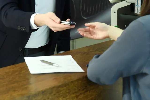 Wenn man sein Auto beim Händler in Zahlung oder nach einem Leasingvertrag zurückgibt, wird es sehr genau geprüft. (zu dpa: «Leasingrückgabe oder Inzahlungnahme: An diese Dinge denken») | Foto: dpa