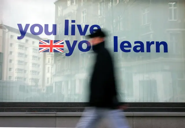 Englisch eingerostet? Wer gute Argumente parat hat und die Fremdsprache auch im beruflichen Kontext nutzt, kann seinen Chef vielleicht von einer Kostenübernahme für den Sprachkurs überzeugen. (zu dpa: «Englischkurs im Job: So überzeugen Sie den Chef») | Foto: dpa