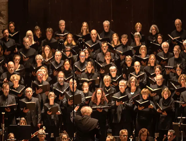 Das eindrucksvolle Werk "Deus Passus", das 2004 in Karlsruhe uraufgeführt wurde, kehrt am Karfreitag als musikalisches Gedenken an einen der bedeutendsten Komponisten der Gegenwart zurück.  | Foto: Deus Passus_Stadtkirche_c Arne Becker