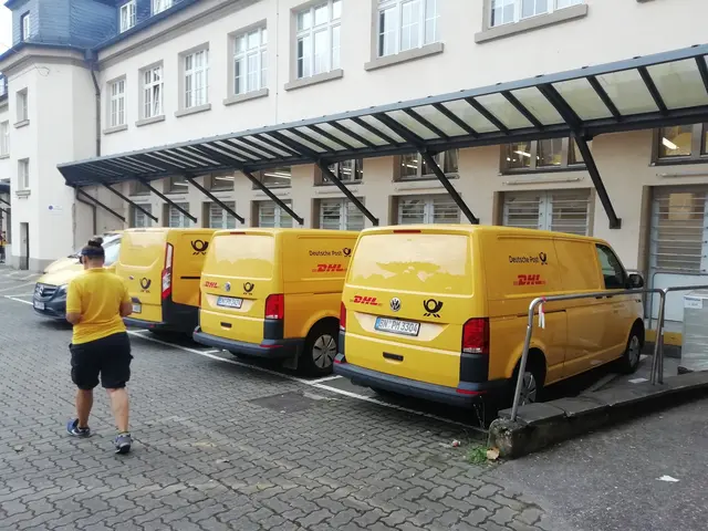 DHL Abstellgenehmigung: Paket ohne Abstellgenehmigung erteilt. Das ist nicht rechtens. Wenn das Paket weg ist, haftet der Online-Shop.  | Foto: Julia Glöckner
