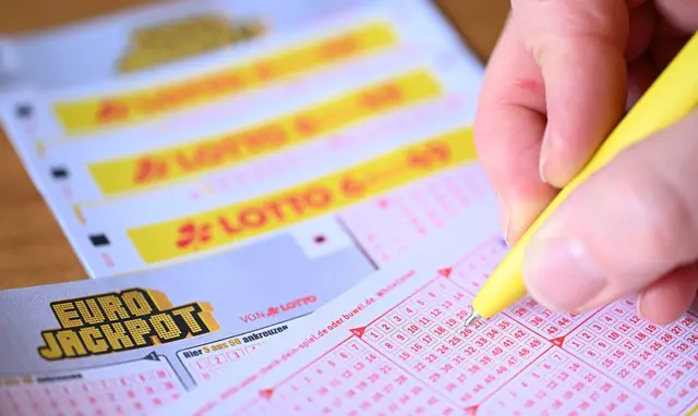 Ein glückliches Händchen bewiesen gleich zwei Spieler aus dem Westerwald - einer der beiden wird noch gesucht. (Symbolbild) | Foto: dpa