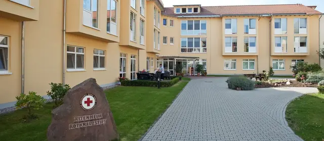 Das Altenheim Rotkreuzstift in Neustadt an der Weinstraße lässt ein Konzept zur Anpassung an die Folgen der Klimakrise erstellen, um die BewohnerInnen insb. vor Hitze zu schützen. | Foto: DRK Schwesternschaft Rheinpfalz-Saar e.V.