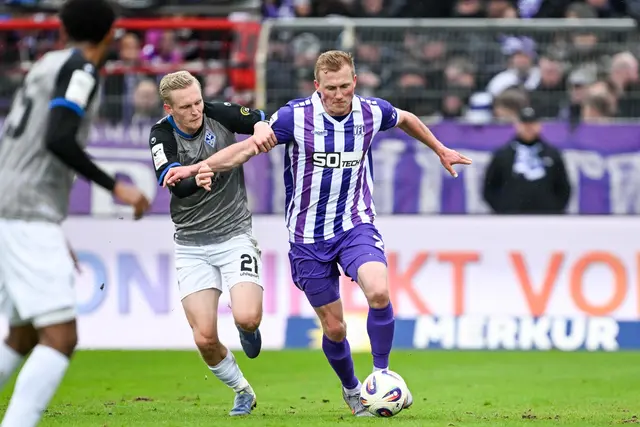 Der Waldhöfer Julian Rieckmann (links) im Zweikampf gegen den Osnabrücker Niklas Wiemann (rechts). | Foto: Titgemeyer/PIX-Sportfotos