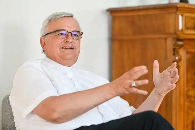 Für Bischof Karl-Heinz Wiesemann ist der Meteorit kein himmlischer Fingerzeig zur politischen Lage. (Archivbild) | Foto: dpa