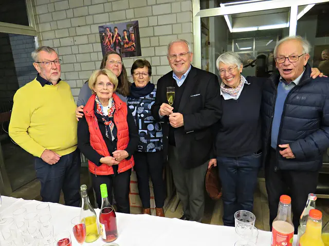 In der Mitte Vorstand Hans-Ulrich Ihlenfeld | Foto: Brigitte Melder