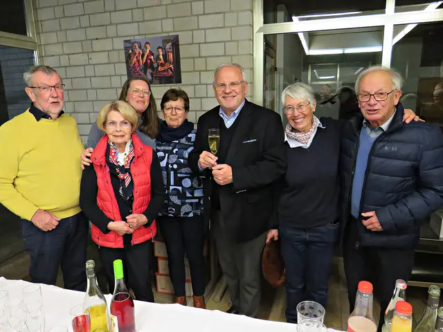 Während der Pause Gruppenbild von den ehrenamtllichen Helferinnen und Helfern | Foto: Brigitte Melder