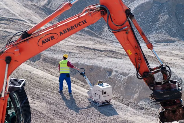 Der lange Arm des Abrisses. (Archivbild) | Foto: dpa