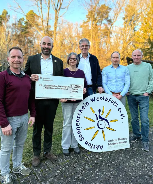 v.l.n.r. Oliver Quartier, Mattia De Fazio, Beate Wirtgen-Bohr, Boris Bohr, Gerhard Malinowski, Hans-Jürgen Schohl  | Foto: Aktion Sonnenschein