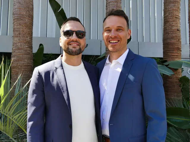 Die Spezialeffekte-Künstler Guido Wolter aus Dessau und Michael Ralla aus Achern im Schwarzwald. | Foto: dpa