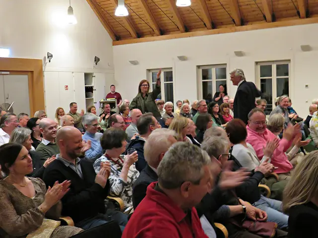 Schaulauf durch die Menge | Foto: Brigitte Melder