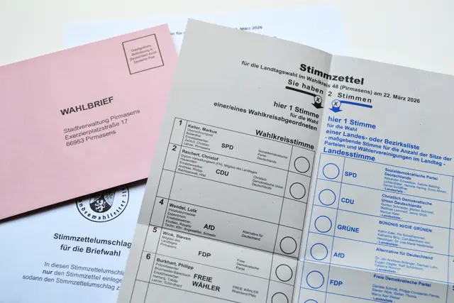 Die Stadtverwaltung Pirmasens empfiehlt dringend, Anträge auf Briefwahl persönlich im Wahlbüro zu stellen und die Briefwahlunterlagen direkt vor Ort abzuholen. | Foto: Frank Schäfer