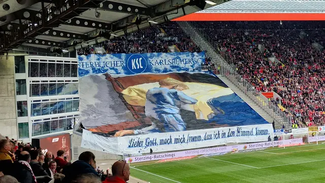 Auch die KSC-Fans ließen sich in Sachen Choreo nicht lumpen | Foto: Ralf Vester
