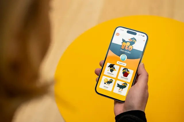 Platt lernen mit dem Beo soll Spaß machen: Deshalb gibt es in der App interaktive Übungen, Hörbeispiele und praxisnahe Lektionen. | Foto: dpa