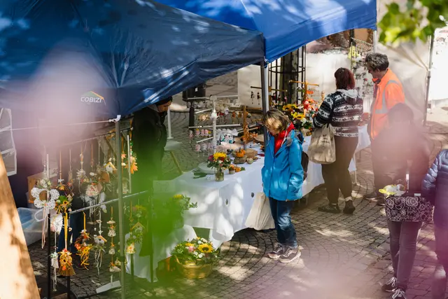 Im Mittelpunkt des Bauernmarktes stehen regional angebautes Obst und Gemüse, handgefertigte Dekorationsartikel, stylishe Accessoires, köstliche Leckereien und wärmende Getränke | Foto: Vassilios Chorozidis