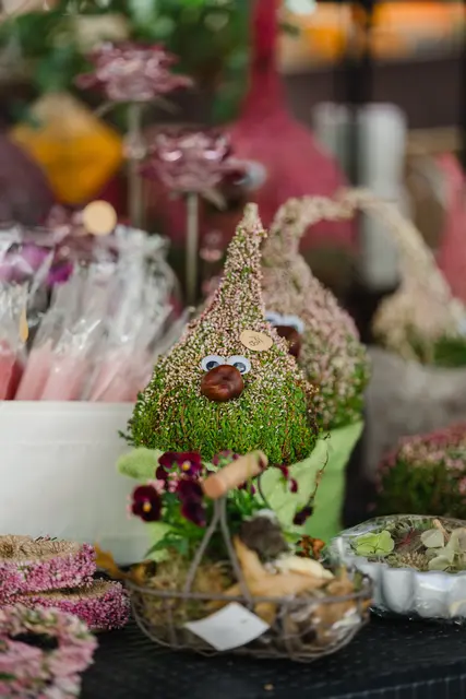 Im Mittelpunkt des Hubertusmarktes stehen regional angebautes Obst und Gemüse, handgefertigte Dekorationsartikel, stylishe Accessoires, köstliche Leckereien und wärmende Getränke. | Foto: Vassilios Chorozidis