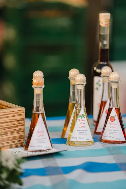 Wie es sich für Bad Dürkheim gehört, werden beste einheimische Weine, Sekte und Liköre angeboten. | Foto: Vassilios Chorozidis