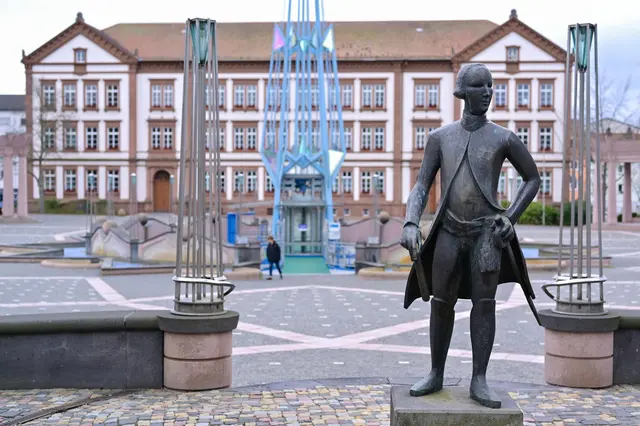 Die Stadt Pirmasens plant, am Exerzierplatz eine Videoüberwachung einzurichten. (Archivbild) | Foto: dpa