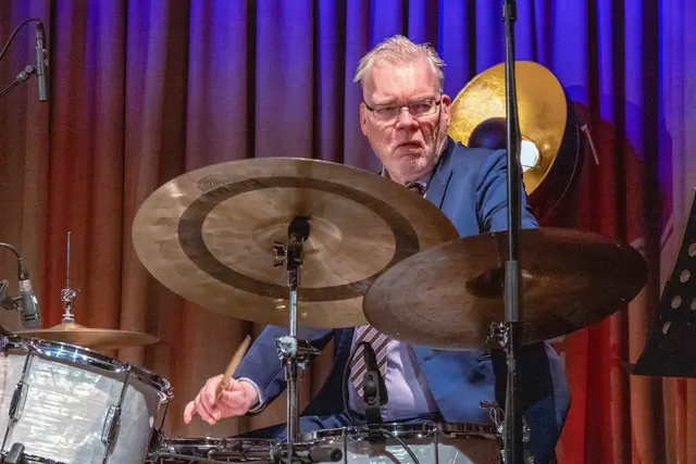 Professor Oliver Strauch am Schlagzeug, | Foto: Wolfgang Neuberth