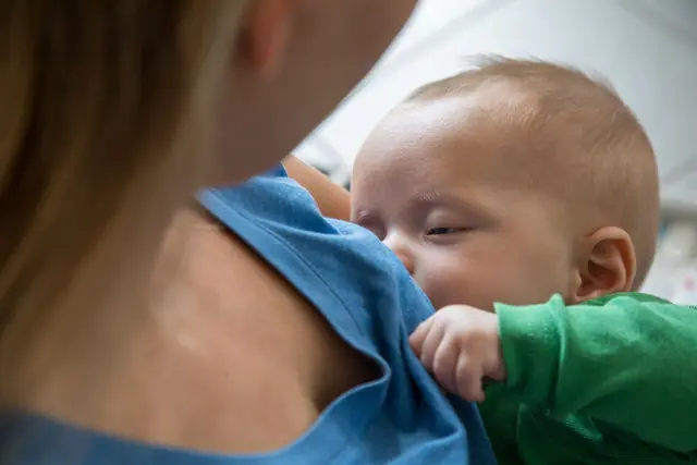 Stillen erfordert einen besonderen Schutz von Mutter und Kind. (zu dpa: «Bezahlt frei: So klappt's mit dem Still-Beschäftigungsverbot») | Foto: dpa