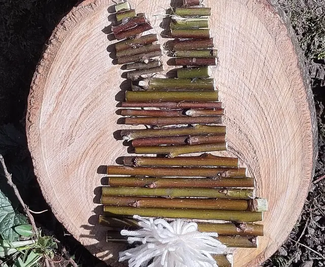 Bei der Waldpädagogik kann Osterdeko aus Holz gebastelt werden. Bei der Waldpädagogik kann Osterdeko aus Holz gebastelt werden | Foto: Stadt Karlsruhe, Waldpädagogik