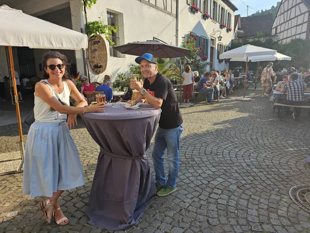 Hambach und Diedesfeld: Acht Weingüter öffnen ihre Höfe für Genießer, darunter auch das Weingut Georg Naegele in der Schlossstraße. | Foto: Eva Bender