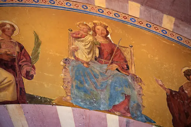 Das blaue Gewand der Madonna zeigt wieder die ursprüngliche Farbigkeit. Abgeschlossen ist die Restaurierung jedoch noch nicht.  | Foto: Domkapitel Speyer/Klaus Landry