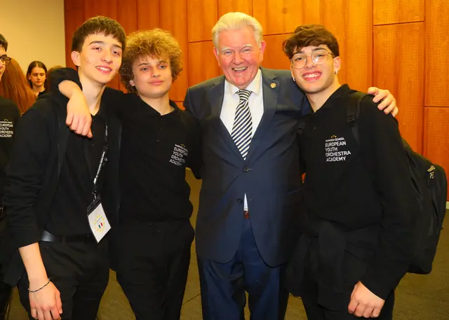 
Michel Maugé
Fotocredit: © EYOA | jpg/ 4857x3465px/72dpi 6MB
Download in hoher Auflösung
Michel Maugé, geboren in Baden-Baden, ehemaliger Honorarkonsul der Republik Frankreich und langjähriger Geschäftsführer des Kultur-und Kongresszentrum Rosengarten in Mannheim,  ist Initiator, Hauptorganisator und Geschäftsführer der European Youth Orchestra Academy (EYOA) sowie Vorsitzender des Vereins Kultur@Home Metropol Rhein-Neckar e. V. Maugé rief die EYOA 2019 ins Leben, um jungen Musiker:innen aus ganz Europa eine Plattform für musikalischen Austausch, persönliche Begegnung und europäische Verständigung zu bieten. Unter seiner Leitung entwickelte sich die Academy zu einem international beachteten Projekt, das musikalische Exzellenz mit gesellschaftlichem Dialog verbindet und unter der Schirmherrschaft des Europäischen Parlaments steht. Mit dem Young European Music Festival erweitert Maugé das Konzept der EYOA ab 2026 um neue Formate wie Big Band, Jazz-Ensembles und Kammermusik und stärkt damit die Vielfalt und Zukunftsfähigkeit des Projekts. | Foto: Foto: EYOA