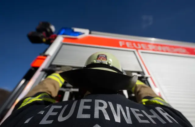 Die Feuerwehr lüftete die Wohnung. (Symbolbild) | Foto: dpa