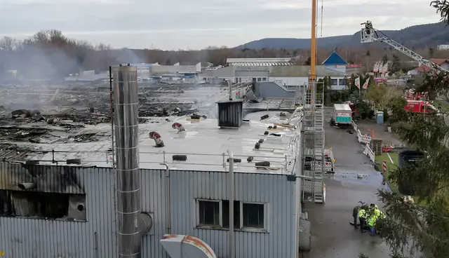 Blick auf das zerstörte Betriebsgelände nach dem Großbrand im Dezember 2024 in Landstuhl. | Foto: Grosskopf
