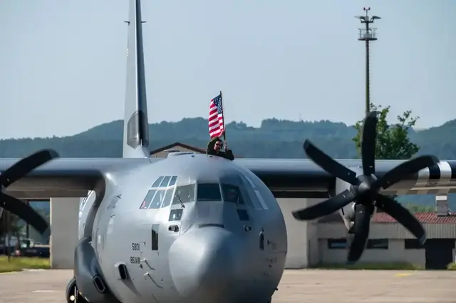 Ein Transportflugzeug der US Air Force auf der Air Base Ramstein: Der Militärstandort ist einer der wichtigsten Stützpunkte der USA in Europa. | Foto:  Senior Airman Regan Enriquez