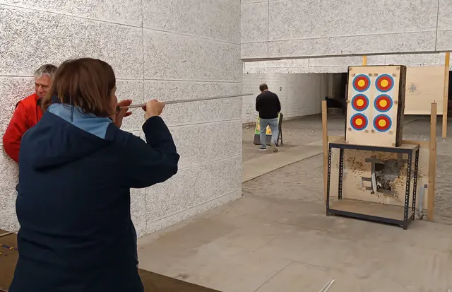 Mit dem Blasrohr auf Eierjagd | Foto: Dirk Kolter