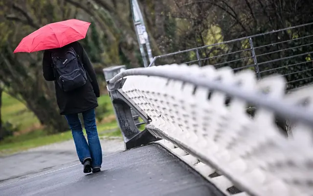 Demnächst sollte der Schirm wieder dabei sein. (Symbolbild) | Foto: dpa
