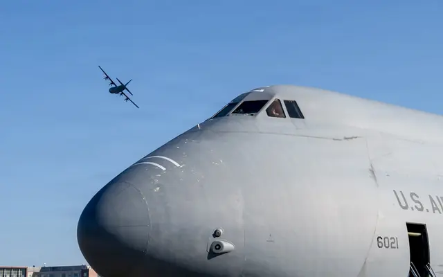 Militärflugzeuge auf der Air Base Ramstein: Die US-Basis rückt durch internationale Spannungen erneut in den Fokus der Weltpolitik. | Foto: Airman 1st Class Dylan Myers