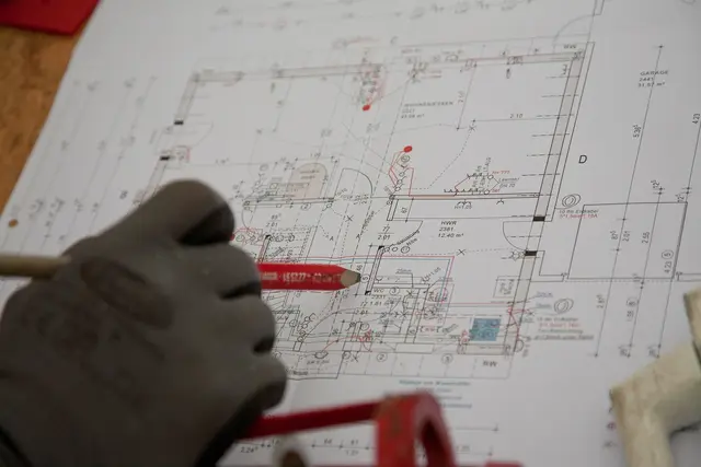 Wer sein Haus kompakt plant, kann die vorhandenen Quadratmeter optimal nutzen und später oft auch noch Heizenergie sparen. (zu dpa: «Kompakt planen spart beim Hausbau Platz, Geld und Energie») | Foto: dpa