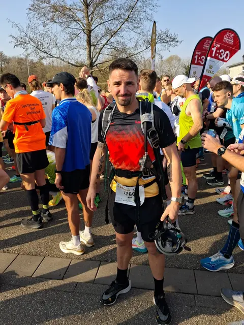 Lars Kegler zwischen jeder Menge Mitläufer | Foto: Privat