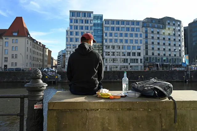 Glück als Nebenprodukt: Wohlbefinden entsteht oft durch kleine Momente wie Spaziergänge, Gespräche oder neue Erfahrungen, ohne Zwang oder Erwartungen. (zu dpa: «FOMO im Frühling? Warum wir Glück nicht erzwingen müssen») | Foto: dpa