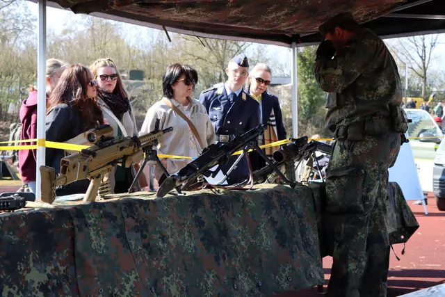 Impressionen vom Bundeswehr-Gelöbnis im Germersheimer Wrede-Stadion | Foto: Müller/frei