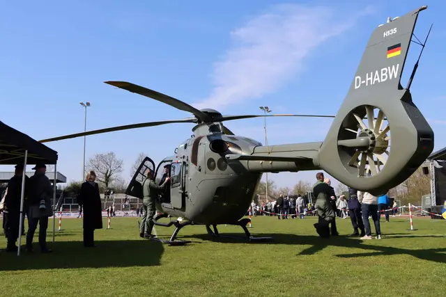 Impressionen vom Bundeswehr-Gelöbnis im Germersheimer Wrede-Stadion | Foto: Müller/frei
