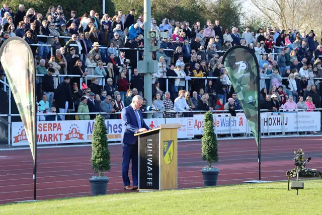 Impressionen vom Bundeswehr-Gelöbnis im Germersheimer Wrede-Stadion | Foto: Müller/frei