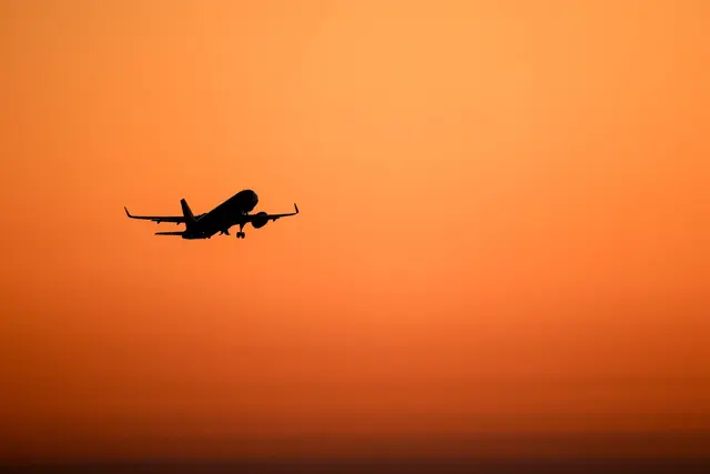 Der Flug geht einen Tag früher als geplant? Dann müssen Passagiere vor Ort noch eine Hotelnacht dazu buchen. | Foto: dpa
