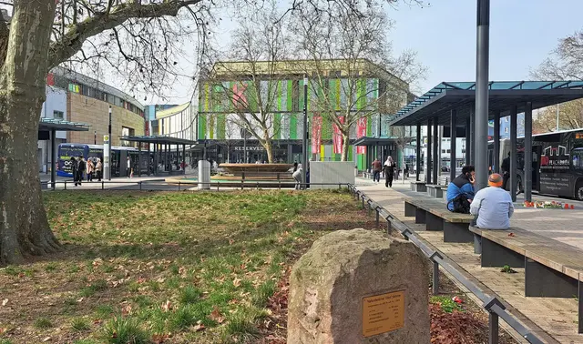 Am Donnerstag, 19. März, ist es am Nachmittag am Fackelrondell in Kaiserslautern zu einem angespannten Polizeieinsatz gekommen | Foto: Monika Klein