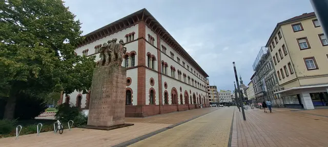 Auch die Fruchthalle bleibt an diesem Abend dunkel | Foto: Monika Klein