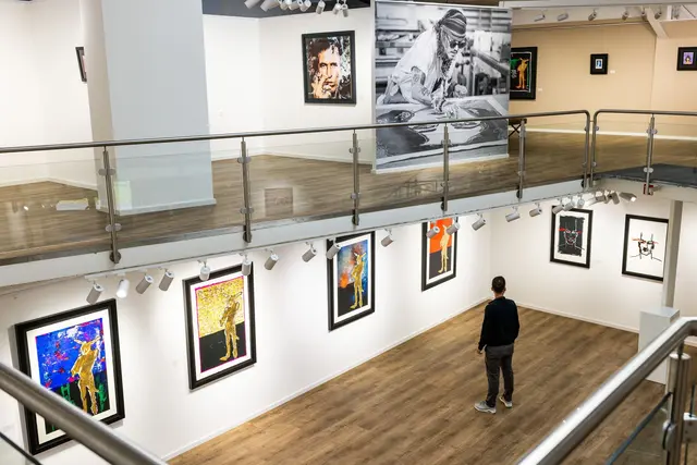 Dreizehn limitierte Werke und mehrere Unikate gibt es zu sehen. | Foto: dpa